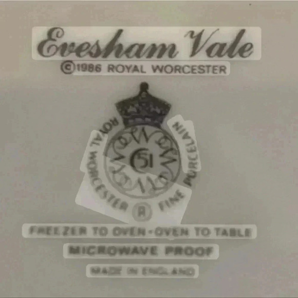 1986 Royal Worcester cups, Saucers and plates set - Picture 6 of 6